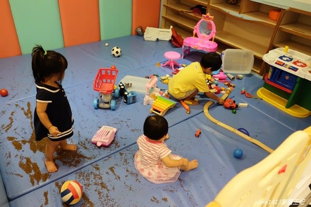 ▌板橋親子餐廳▌♥有兒童遊戲區的跳舞香水♥(板橋中山店)媽媽優雅享用貴婦下午茶、小朋友可以玩遊戲
