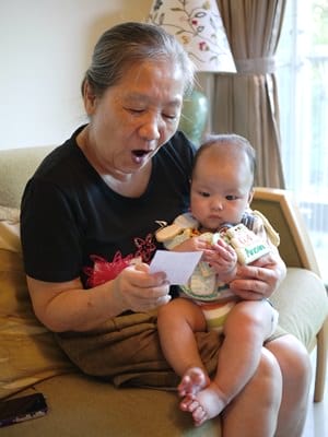 ▌三寶媽碎碎念▌小王子四個月囉!超可愛的收涎餅乾♥NIJI cupcake♥給他吃甜甜