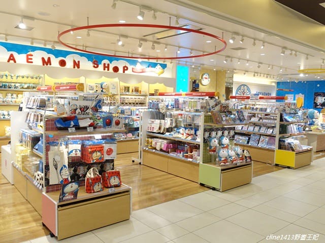 ▌北海道必買▌好像來到一座遊樂場♥新千歲機場♥必吃必買必逛購物攻略! 機場裡居然有露天溫泉及電影院! - 第16張圖 ▌北海道必買▌好像來到一座遊樂場♥新千歲機場♥必吃必買必逛購物攻略! 機場裡居然有露天溫泉及電影院!