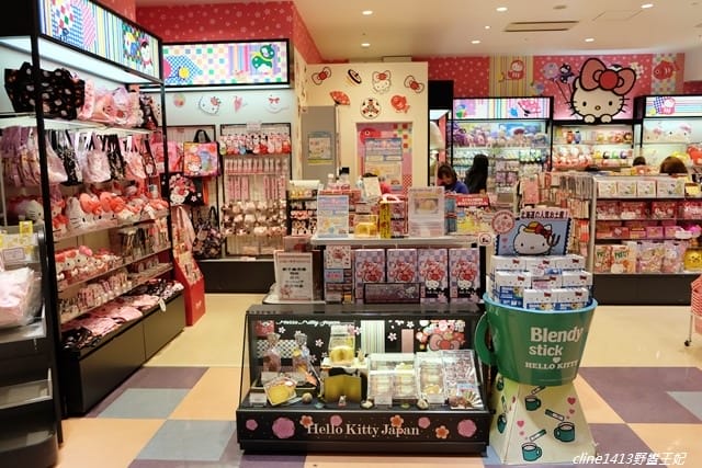 ▌北海道必買▌好像來到一座遊樂場♥新千歲機場♥必吃必買必逛購物攻略! 機場裡居然有露天溫泉及電影院! - 第43張圖 ▌北海道必買▌好像來到一座遊樂場♥新千歲機場♥必吃必買必逛購物攻略! 機場裡居然有露天溫泉及電影院!