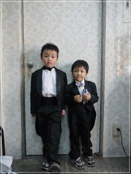 【分享】結婚四週年˙全家福側拍花絮&結婚舊照大公開