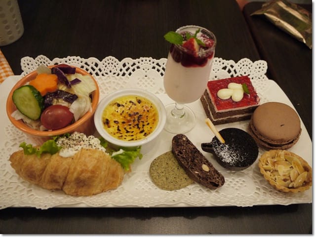 食記【鄉村風格˙東區hana1】~像花瓣一樣的鬆餅