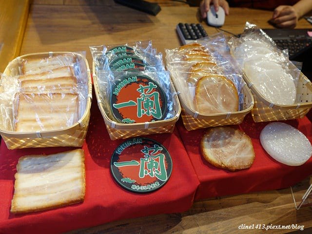▌日本必吃美食▌♥一蘭拉麵道頓堀店屋台館♥日本最大一蘭分店、屋台邊吃邊聊真方便(24小時營業、販賣伴手禮)