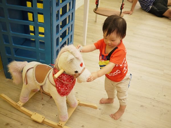 ▌三寶媽碎碎念▌送給小王子一歲禮物! 寶寶寫真&全家福♥ 板橋超脫兒童攝影寫真♥拍攝花絮