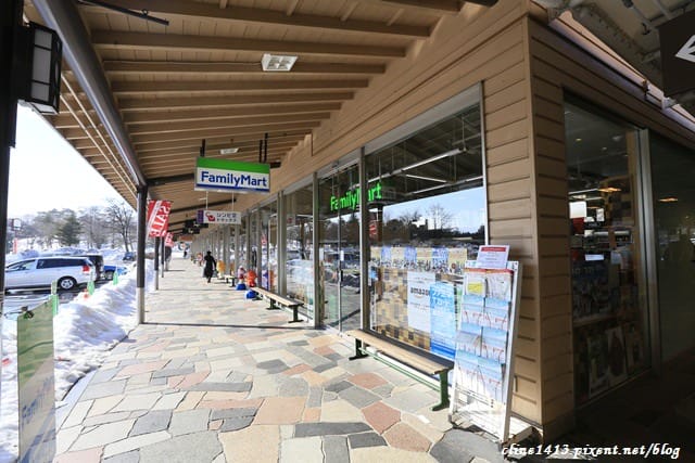 ▌東京近郊購物景點▌超好逛超好買♥輕井澤王子Outlet ♥園區攻略、行李寄放、交通方式(除了Le Creuset，這裡也有達菲熊)