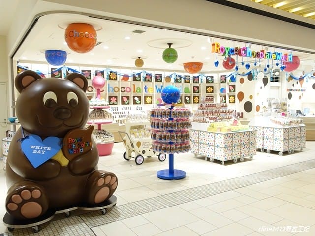▌北海道必買▌好像來到一座遊樂場♥新千歲機場♥必吃必買必逛購物攻略! 機場裡居然有露天溫泉及電影院! - 第32張圖 ▌北海道必買▌好像來到一座遊樂場♥新千歲機場♥必吃必買必逛購物攻略! 機場裡居然有露天溫泉及電影院!