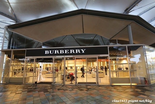 ▌東京近郊購物景點▌超好逛超好買♥輕井澤王子Outlet ♥園區攻略、行李寄放、交通方式(除了Le Creuset，這裡也有達菲熊)