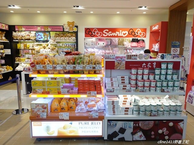 ▌北海道必買▌好像來到一座遊樂場♥新千歲機場♥必吃必買必逛購物攻略! 機場裡居然有露天溫泉及電影院! - 第73張圖 ▌北海道必買▌好像來到一座遊樂場♥新千歲機場♥必吃必買必逛購物攻略! 機場裡居然有露天溫泉及電影院!