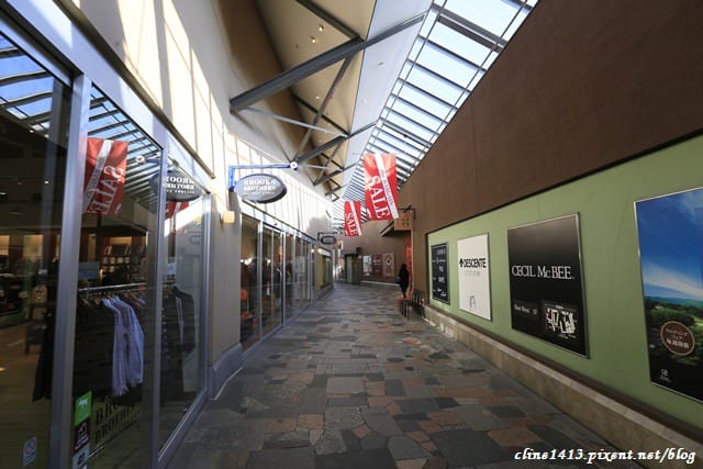 ▌東京近郊購物景點▌超好逛超好買♥輕井澤王子Outlet ♥園區攻略、行李寄放、交通方式(除了Le Creuset，這裡也有達菲熊)