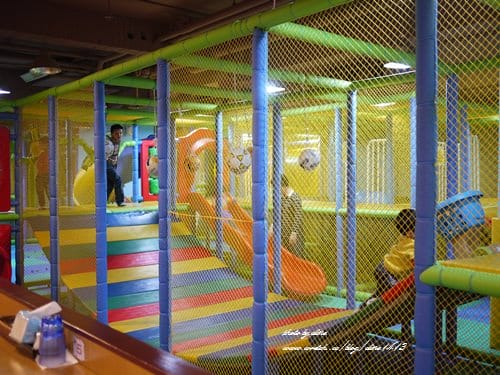 【板橋親子餐廳】爆走哥六歲生日 ♥艾瑪親子多元智能館♥ 慶生去